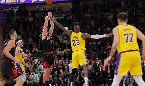 詹姆斯回复友人：那场球肯定怪我，不会再发生了，我的错