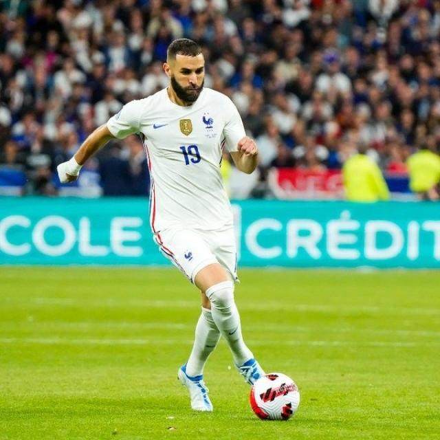 1669583572398022603.jpg 本泽马.jpg